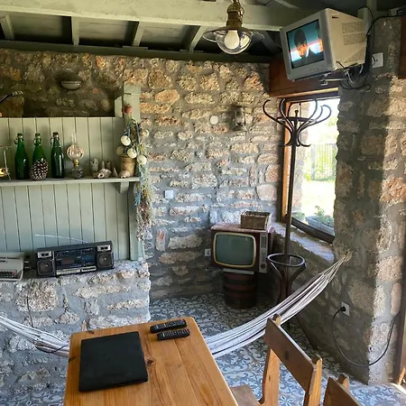 Altona North * Shabla